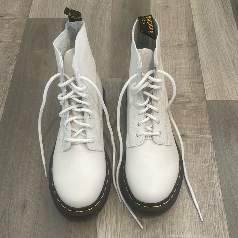 Dr. Martens 1460 WOMEN'S VIRGINIA LEATHER BOOTS - Picture 7 of 14